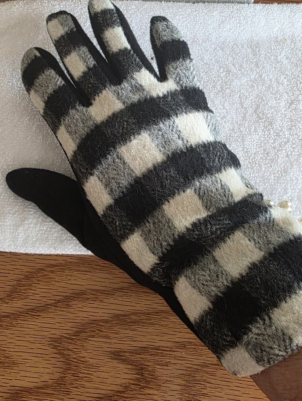 Plaid Pearl Accent Women's Gloves - Black & Cream & A Cream Infinity Scarf
